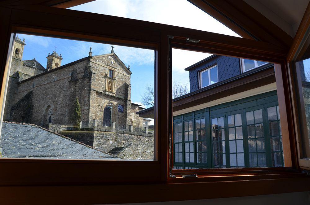 Plaza Mayor Villafranca Del Bierzo Bagian luar foto