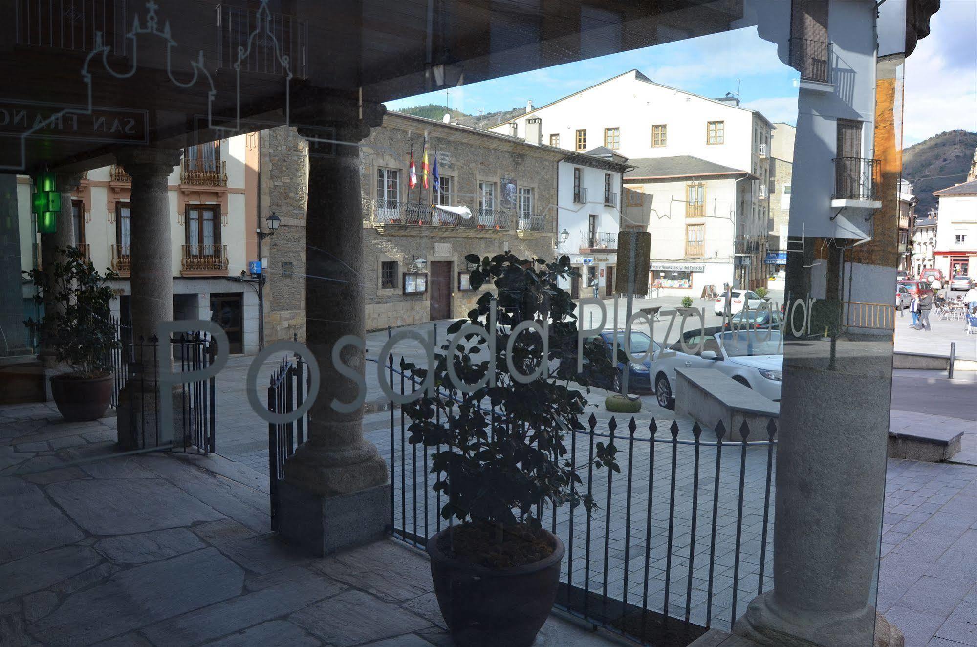 Plaza Mayor Villafranca Del Bierzo Bagian luar foto